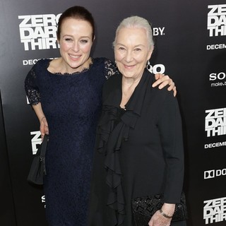 Jennifer Ehle in Los Angeles Premiere of Columbia Pictures' Zero Dark Thirty - ehle-harris-premiere-zero-dark-thirty-03