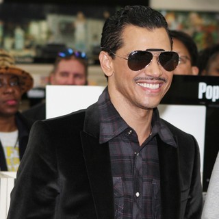 El DeBarge in El DeBarge Attends A CD Signing and Performance