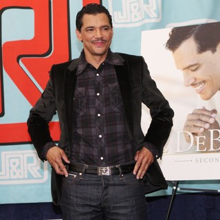 El DeBarge in El DeBarge Attends A CD Signing and Performance