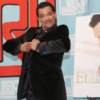 El DeBarge in El DeBarge Attends A CD Signing and Performance