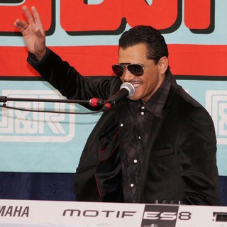 El DeBarge in El DeBarge Attends A CD Signing and Performance
