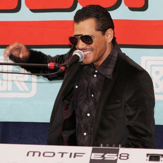 El DeBarge in El DeBarge Attends A CD Signing and Performance