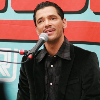 El DeBarge in El DeBarge Attends A CD Signing and Performance