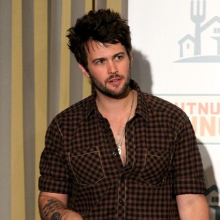 Eli Young Band in Outnumber Hunger Benefit to Fight Hunger - eli-young-band-outnumber-hunger-02