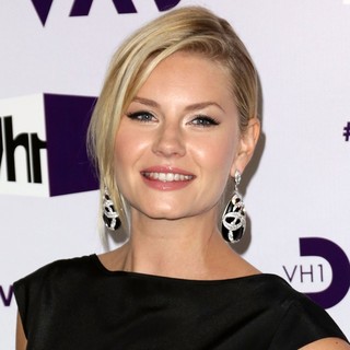 Elisha Cuthbert in VH1 Divas 2012