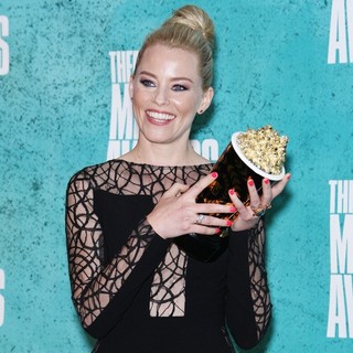 Elizabeth Banks in 2012 MTV Movie Awards - Press Room