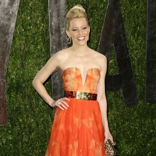 Elizabeth Banks in 2013 Vanity Fair Oscar Party - Arrivals