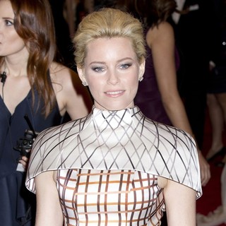 Elizabeth Banks in Schiaparelli and Prada Impossible Conversations Costume Institute Gala