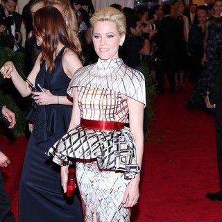 Elizabeth Banks in Schiaparelli and Prada Impossible Conversations Costume Institute Gala