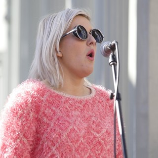 Ellie Goulding in Ellie Goulding Performs A Free Impromptu Show