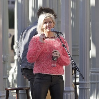 Ellie Goulding in Ellie Goulding Performs A Free Impromptu Show