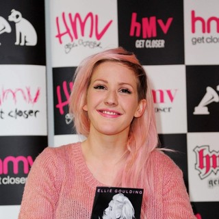 Ellie Goulding in Ellie Goulding Promotes and Signs Copies of Her Album Halcyon