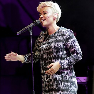 Emeli Sande in Emeli Sande Performing