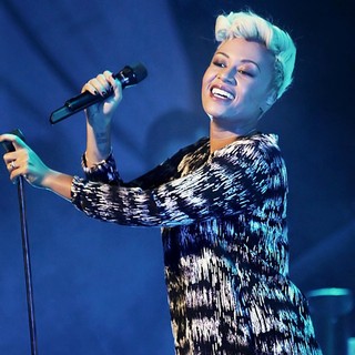 Emeli Sande in Emeli Sande Performing