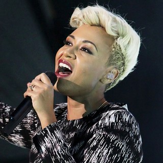 Emeli Sande in Emeli Sande Performing