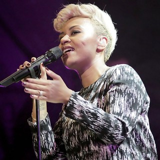 Emeli Sande in Emeli Sande Performing