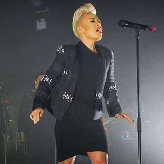 Emeli Sande Performs Live in Concert on The First Night of Her UK Tour - emeli-sande-performs-live-01