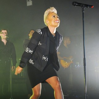 Emeli Sande Performs Live in Concert on The First Night of Her UK Tour - emeli-sande-performs-live-04