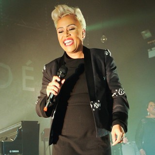 Emeli Sande Performs Live in Concert on The First Night of Her UK Tour
