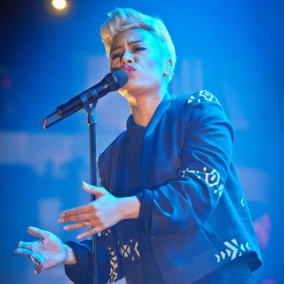 Emeli Sande Performs Live in Concert on The First Night of Her UK Tour