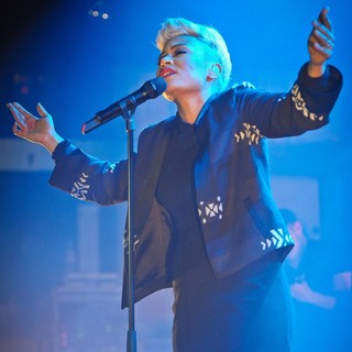 Emeli Sande Performs Live in Concert on The First Night of Her UK Tour