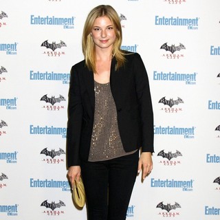Emily VanCamp in Comic Con 2011 Day 3 - Entertainment Weekly Party - Arrivals