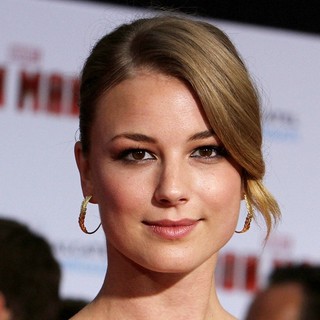 Emily VanCamp in Iron Man 3 Los Angeles Premiere - Arrivals - emily-vancamp-premiere-iron-man-3-01