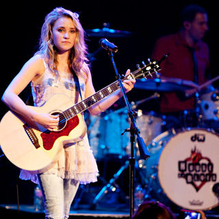 Emily Osment in Emily Osment performs live at the House of Blues