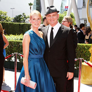 Lisa O'Malley, Mike O'Malley in 2010 Creative Arts Emmy Awards - Arrivals