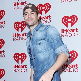 Enrique Iglesias in 2012 iHeartRadio Music Festival - Day 2 - Arrivals
