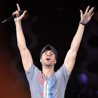 Enrique Iglesias in B96 Sobe Lifewater Jingle Bash