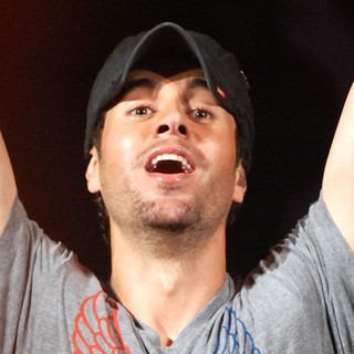 Enrique Iglesias in B96 Sobe Lifewater Jingle Bash