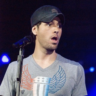 Enrique Iglesias in B96 Sobe Lifewater Jingle Bash