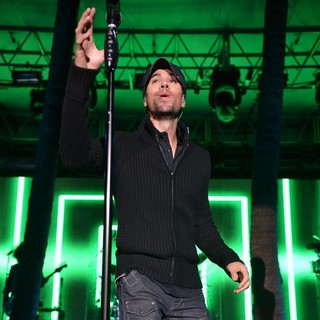 Enrique Iglesias in Enrique Iglesias Performs at Destination Fashion 2012