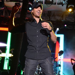 Enrique Iglesias in Enrique Iglesias Performs at Destination Fashion 2012