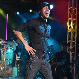 Enrique Iglesias in Enrique Iglesias Performs at Destination Fashion 2012