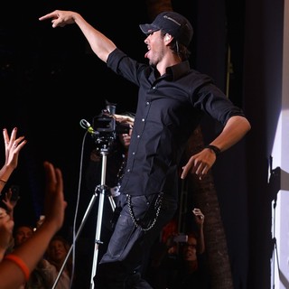 Enrique Iglesias in Enrique Iglesias Performs at Destination Fashion 2012