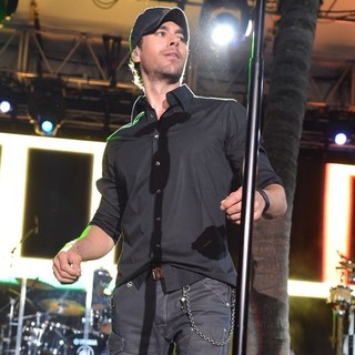 Enrique Iglesias in Enrique Iglesias Performs at Destination Fashion 2012