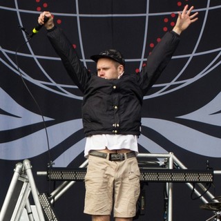 Enter Shikari in Leeds Festival 2012 - Day Three - enter-shikari-leeds-festival-2012-day-3-10
