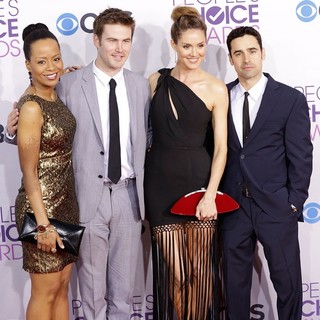 Tempestt Bledsoe, Zach Cregger, Erinn Hayes, Jesse Bradford in People's Choice Awards 2013 - Red Carpet Arrivals