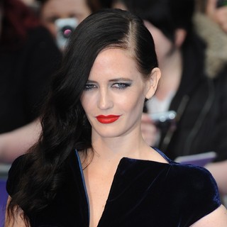 Eva Green in UK Premiere of Dark Shadows - Arrivals - eva-green-uk-premiere-dark-shadows-03