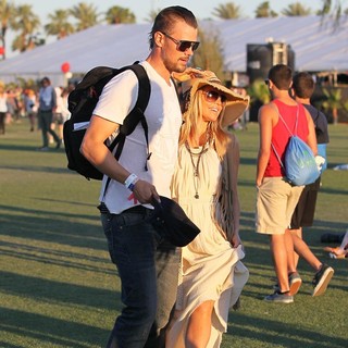 Josh Duhamel, Stacy Ferguson in Celebrities at The 2012 Coachella Valley Music and Arts Festival - Day 2