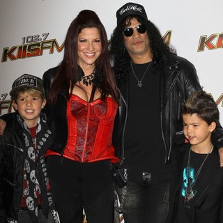 Perla Ferrar, Slash in 102.7 KIIS FM's Jingle Ball 2011 - Arrivals