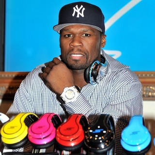 50 Cent in 50 Cent Signs Copies of his SMS Audio Designed Headphones