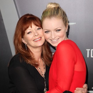 Frances Fisher, Francesca Eastwood in Los Angeles Premiere of Total Recall