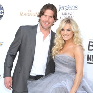 Mike Fisher in 2012 Billboard Music Awards - Arrivals - fisher-underwood-2012-billboard-music-awards-04