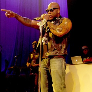 Flo Rida in Flo Rida Performs Live at The Bay Street Grand Prix Celebrity Race Gala