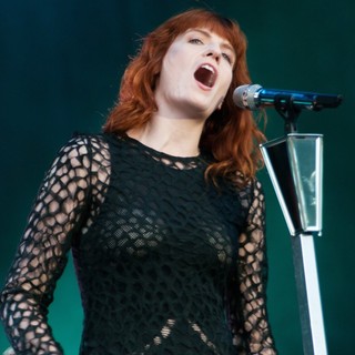 Florence and the Machine in Leeds Festival 2012 - Day Three - florence-and-the-machine-leeds-festival-2012-day-3-02