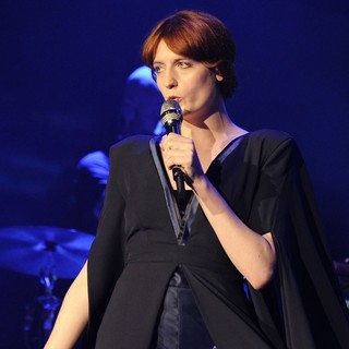 Florence Welch, Florence and the Machine in Florence and the Machine Perform at Molson Canadian Amphitheatre