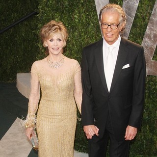 Jane Fonda in 2012 Vanity Fair Oscar Party - Arrivals - fonda-perry2012-vanity-fair-oscar-party-01
